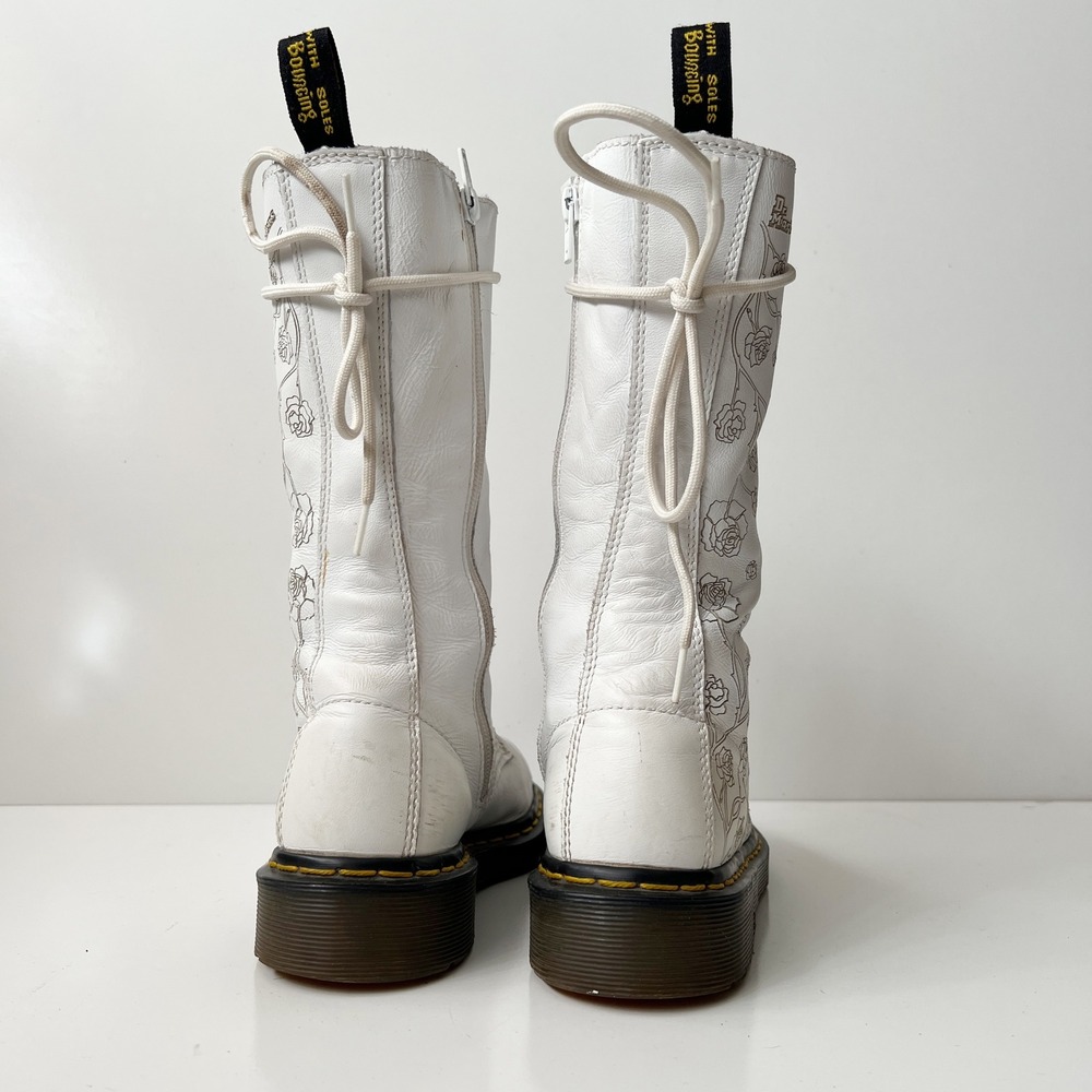 Vintage Dr. Martens 14 Hole Lace Up Tall Boots 7 White Rose Etched Leather Docs - Picture 11 of 13
